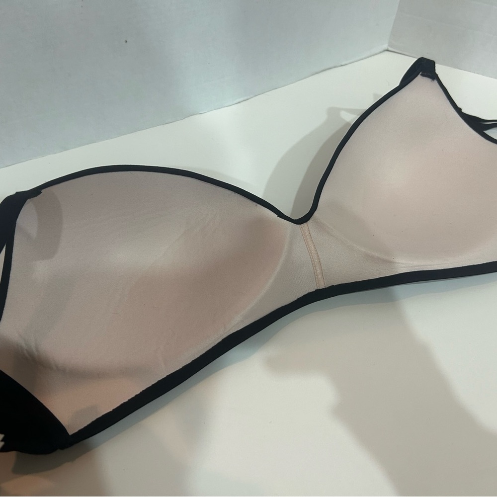 PINK - Victoria Secret 36D Wireless Bra - Picture 2 of 8